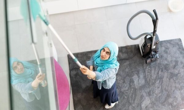happy-muslim-woman-cleaning-modern-house-living-room-high-quality-photo_21730-15133 تنظيف المكاتب والشركات