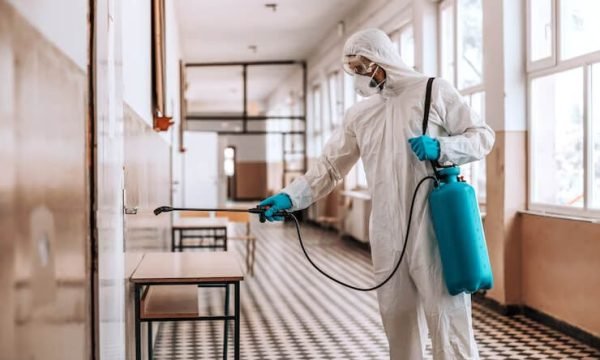 worker-sterile-white-uniform-with-mask-glasses-holding-sprayer-with-disinfectant-spraying-door-hallw مكافحة الحشرات والقوارض